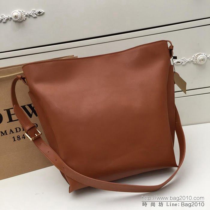LOEWE羅意威 最新走秀款 原版牛皮 水桶包 內配子母小包 可單肩斜挎 9089  jdl1009